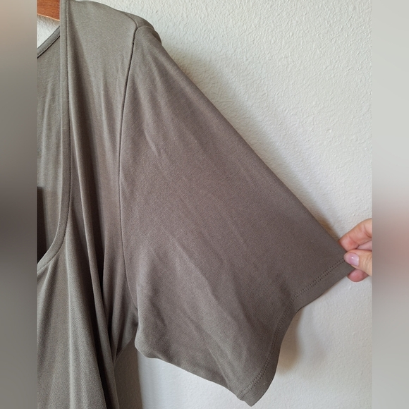 NWT Vince Olive Short Sleeve Square Neck Midi Dress. Womens Size 2X - Picture 3 of 11